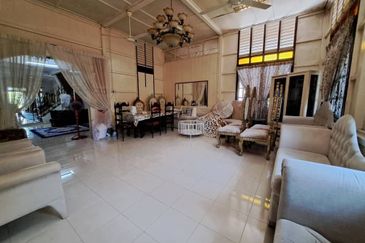 FACING MAINROAD| Tanah Pertanian (1 Ekar) dengan Banglo Parit Perupok Muar