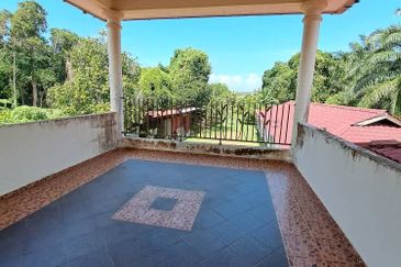 FACING MAINROAD| Tanah Pertanian (1 Ekar) dengan Banglo Parit Perupok Muar