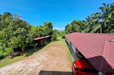 FACING MAINROAD| Tanah Pertanian (1 Ekar) dengan Banglo Parit Perupok Muar