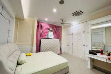 CORNER| RENOVATED| FULLY FURNISHED Double Storey Bungalow Jalan Kubah Bukit Jelutong For Sale