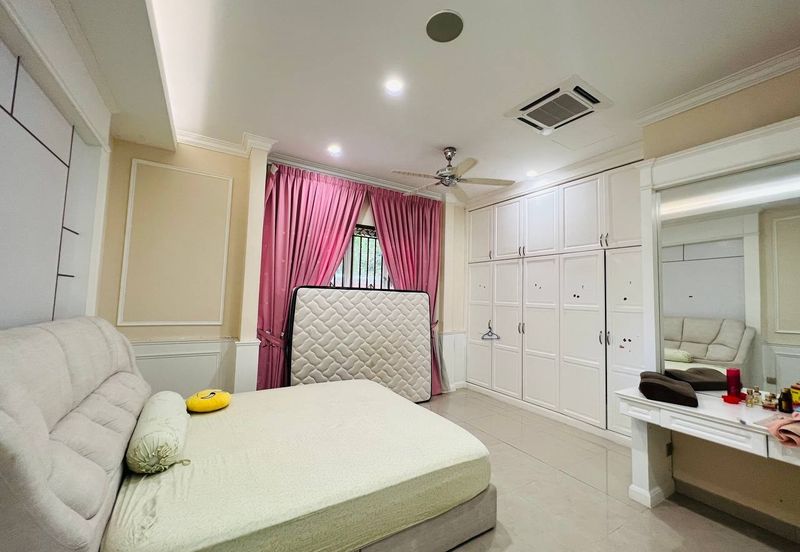 CORNER| RENOVATED| FULLY FURNISHED Double Storey Bungalow Jalan Kubah Bukit Jelutong For Sale