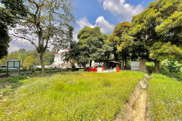 HIGHLY NEGOTIABLE| BELOW MARKET VALUE Bungalow Lot Country Heights Damansara Kuala Lumpur For Sale