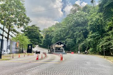 HIGHLY NEGOTIABLE| BELOW MARKET VALUE Bungalow Lot Country Heights Damansara Kuala Lumpur For Sale