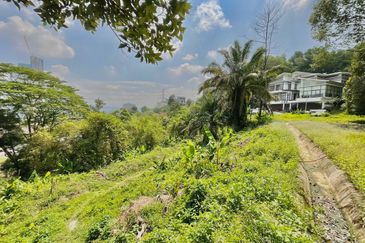 HIGHLY NEGOTIABLE| BELOW MARKET VALUE Bungalow Lot Country Heights Damansara Kuala Lumpur For Sale