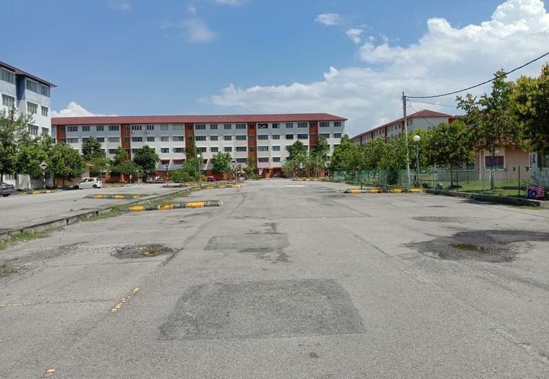 Johan Court Flat @ Alam Perdana