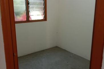 Johan Court Flat @ Alam Perdana