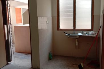 Johan Court Flat @ Alam Perdana