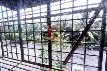 Pangsapuri Seri Mas, Taman Pinggiran Putra