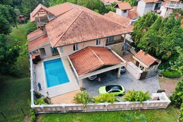 CORNER| RENOVATED Double Storey Bungalow, Jalan Kubah, Bukit Jelutong, Shah Alam For Sale