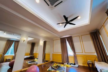 CORNER| RENOVATED Double Storey Bungalow, Jalan Kubah, Bukit Jelutong, Shah Alam For Sale