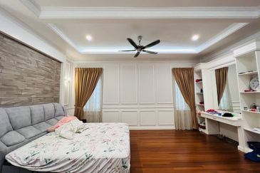 CORNER| RENOVATED Double Storey Bungalow, Jalan Kubah, Bukit Jelutong, Shah Alam For Sale