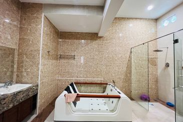 CORNER| RENOVATED Double Storey Bungalow, Jalan Kubah, Bukit Jelutong, Shah Alam For Sale