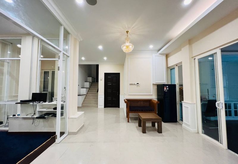 CORNER| RENOVATED Double Storey Bungalow, Jalan Kubah, Bukit Jelutong, Shah Alam For Sale