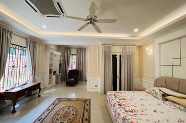 CORNER| RENOVATED Double Storey Bungalow, Jalan Kubah, Bukit Jelutong, Shah Alam For Sale