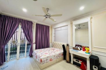 CORNER| RENOVATED Double Storey Bungalow, Jalan Kubah, Bukit Jelutong, Shah Alam For Sale