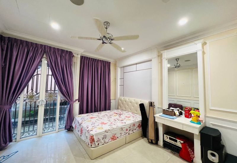 CORNER| RENOVATED Double Storey Bungalow, Jalan Kubah, Bukit Jelutong, Shah Alam For Sale
