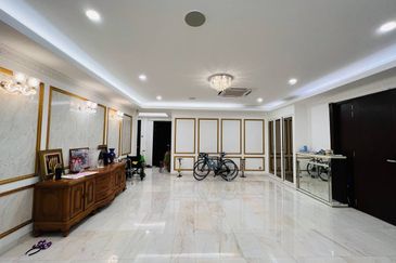 CORNER| RENOVATED Double Storey Bungalow, Jalan Kubah, Bukit Jelutong, Shah Alam For Sale