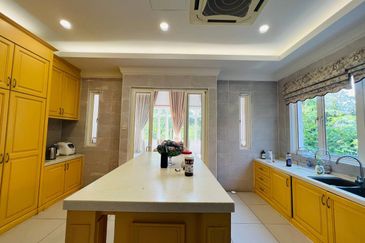 CORNER| RENOVATED Double Storey Bungalow, Jalan Kubah, Bukit Jelutong, Shah Alam For Sale