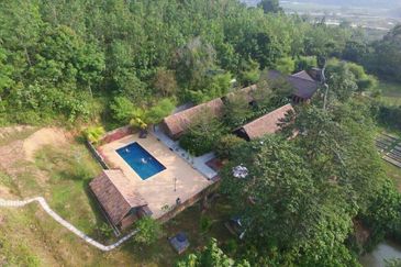 WITH CHALET| TOP OF HILL Agriculture Land, Beranang, Semenyih For Sale