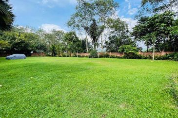 WITH CHALET| TOP OF HILL Agriculture Land, Beranang, Semenyih For Sale