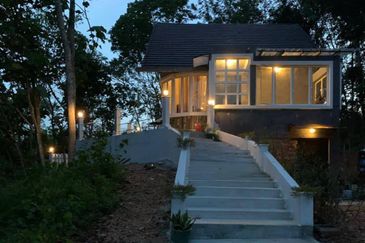 WITH CHALET| TOP OF HILL Agriculture Land, Beranang, Semenyih For Sale