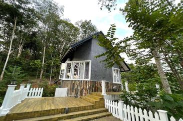 WITH CHALET| TOP OF HILL Agriculture Land, Beranang, Semenyih For Sale