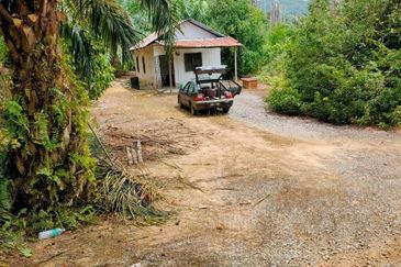 Jalan Bukit Cherakah