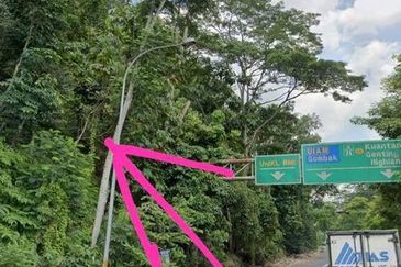 [FRONTING MAIN ROADS] Residential Potential Development Land Batu 8, Ulu Gombak For Sale