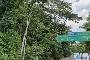 [FRONTING MAIN ROADS] Residential Potential Development Land Batu 8, Ulu Gombak For Sale