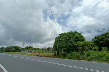 [FRONTING MAIN ROAD] Residential Potential Development Land Jenjarom For Sale