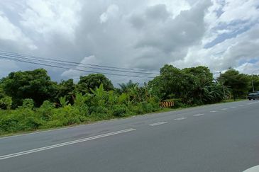 [FRONTING MAIN ROAD] Residential Potential Development Land Jenjarom For Sale