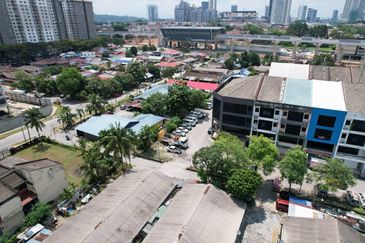 Kampung Sungai Kayu Ara