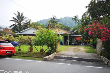 Bungalow Land Kampung Klang Gates Baharu, Kuala Lumpur For Sale