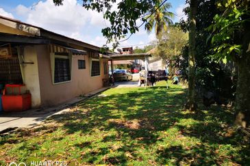 Bungalow Land Kampung Klang Gates Baharu, Kuala Lumpur For Sale