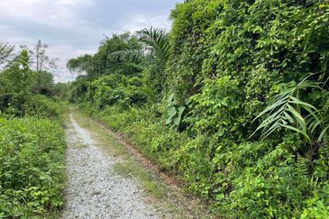 [FRONTING MAIN ROAD] Residential Potential Development Land Batu 29/30, Dengkil For Sale