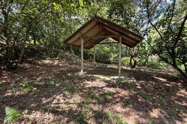 [BESIDE MAIN ROAD] Agriculture Land with 2 Storey Bungalow at Batu 15, Hulu Langat For Sale