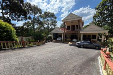 [BESIDE MAIN ROAD] Agriculture Land with 2 Storey Bungalow at Batu 15, Hulu Langat For Sale