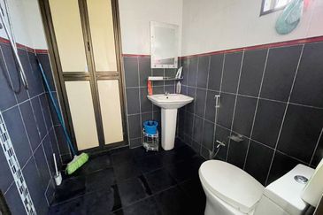 [BESIDE MAIN ROAD] Agriculture Land with 2 Storey Bungalow at Batu 15, Hulu Langat For Sale