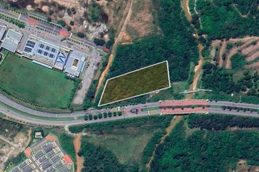 [FACING ROAD] Residential Development Land Rinching, Semenyih For Sale