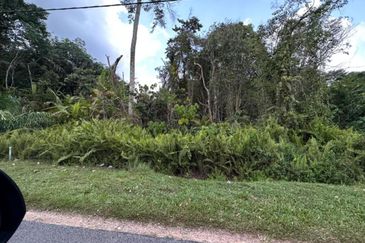 [FRONTAGE MAIN ROAD] Residential Potential Development Land Beranang, Selangor For Sale