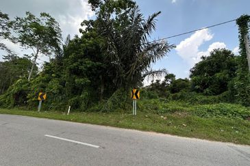 [FRONTAGE MAIN ROAD] Residential Potential Development Land Beranang, Selangor For Sale