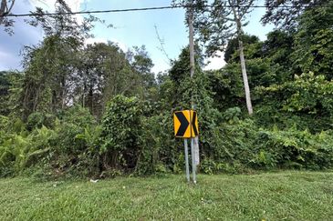 [FRONTAGE MAIN ROAD] Residential Potential Development Land Beranang, Selangor For Sale