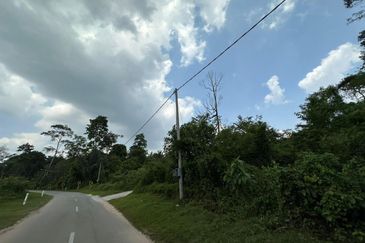 [FRONTAGE MAIN ROAD] Residential Potential Development Land Beranang, Selangor For Sale