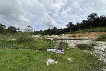 [FRONTAGE MAIN ROAD] Residential Potential Development Land Pantai, Seremban For Sale