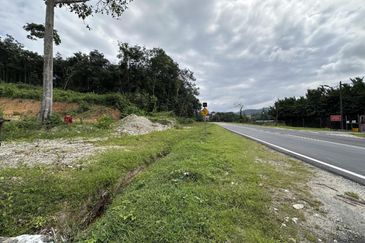 [FRONTAGE MAIN ROAD] Residential Potential Development Land Pantai, Seremban For Sale