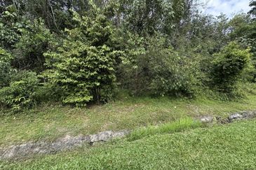 [FRONTAGE MAIN ROAD] Residential Potential Development Land Pantai, Seremban For Sale