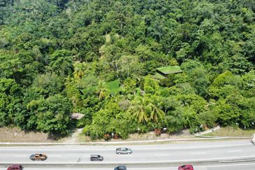 [FACING HIGHWAY] Agriculture Land Bentong, Pahang For Sale