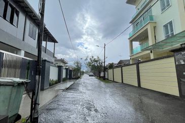 Bungalow Land Labu Jalan Ayer Surut, Setapak For Sale