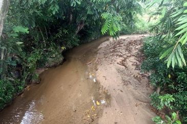 Kampung Cheh, Changkat Jering, Potential Retreat House Land For Sale