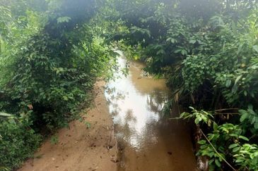 Kampung Cheh, Changkat Jering, Potential Retreat House Land For Sale